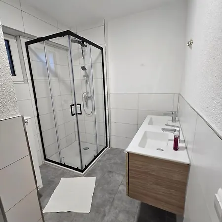 Δωμάτια σε οικογενειακή κατοικία Nestwerk Solide L16-03